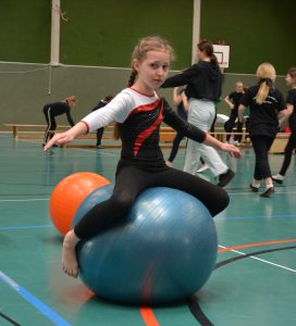 Balance auf dem Pezziball