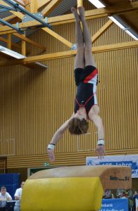 Lars Handstandüberschlang am Sprung