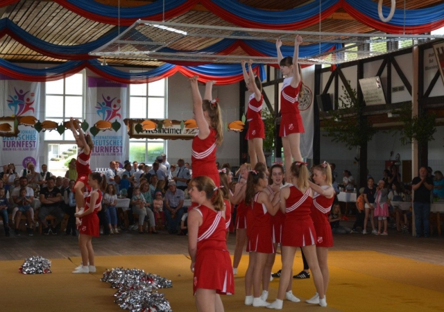 Cheerleader Hebefiguren