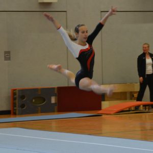 Jule Spagatsprung bei Bodenübung