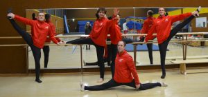 Lewis, Levin, Thorsten, Julian und Olaf an der Balltettstange