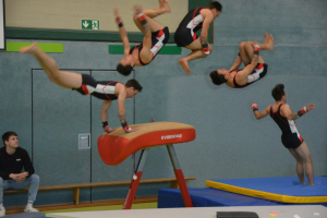Montage der Phasen eines Überschlag mit Salto vorwärts