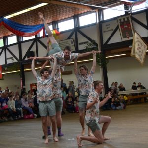 Fünf Schweizer zeigen eine Hebefigur