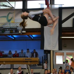 Lisa Auerbacher Salto Abgang vom Schwebebalken