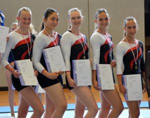 Emma, Rinad, Lisa, Jana und Jule auf dem Siegerpodest