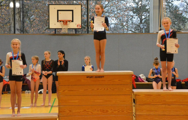 Mia und Frieda auf dem Siegerpodest