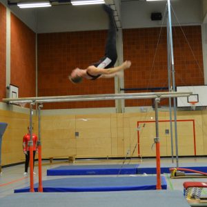 Philipp Salto Abgang Philipp im Salta Abgang aus dem Barren