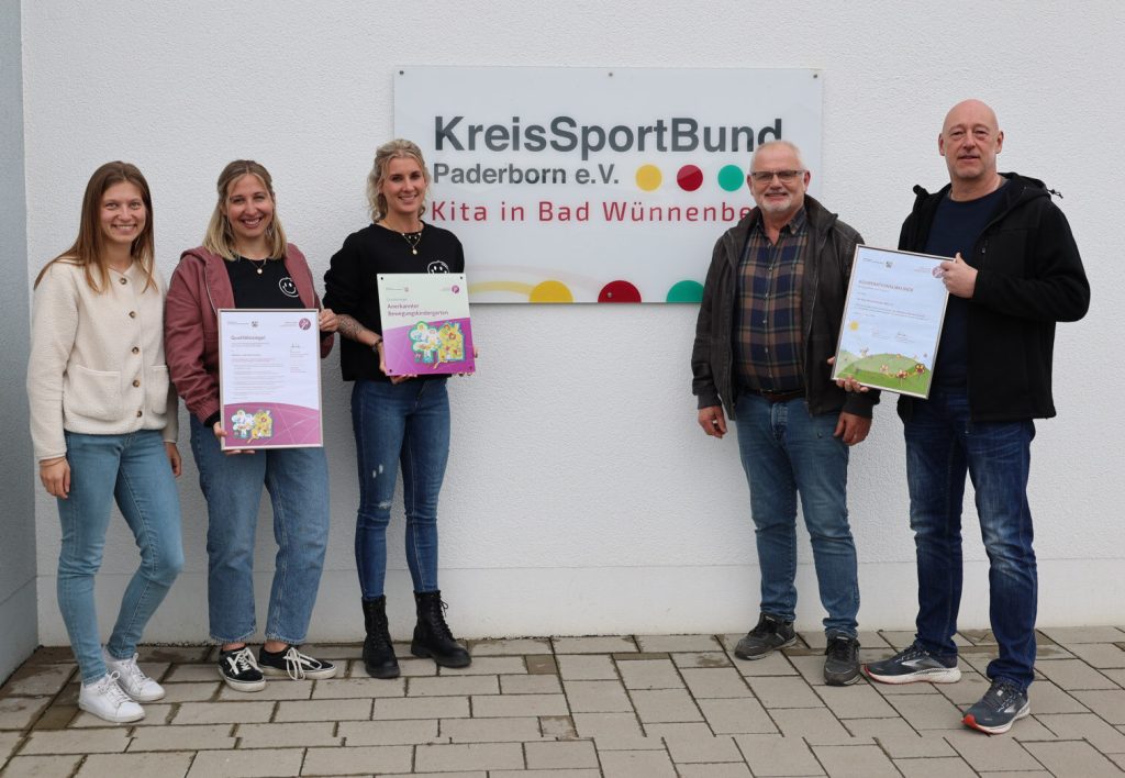 Zertifikate werden präsentiert